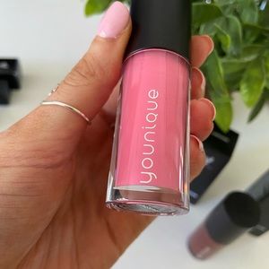 ❌SOLD❌younique lucrative Lip gloss in Lonesome